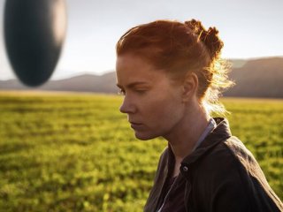 Arrival: Amy Adams in una foto del film