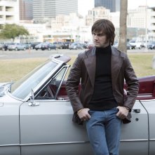 Elvis & Nixon: Alex Pettyfer in una scena del film