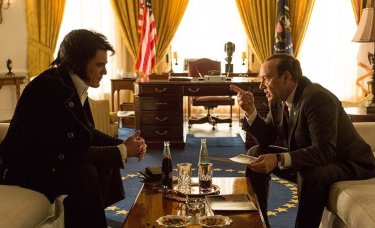 Elvis and Nixon: Michael Shannon and Kevin Spacey in a still from the movie