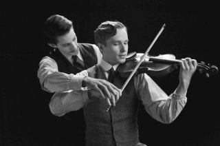 Frantz: Pierre Niney e Anton von Lucke in una scena del film