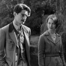 Frantz: Pierre Niney e Paula Beer in un momento del film