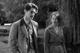 Frantz: Pierre Niney e Paula Beer in un momento del film