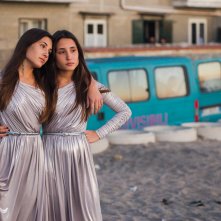 Indivisibili: Angela Fontana e Marianna Fontana in una scena del film