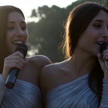Indivisibili: Marianna Fontana e Angela Fontana in un momento del film