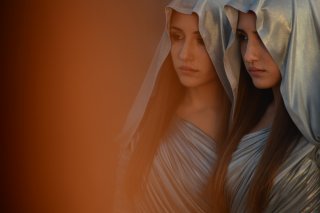 Indivisibili: Marianna Fontana e Angela Fontana in una scena del film