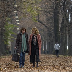La vita possibile: Margherita Buy e Valeria Golino in una scena del film