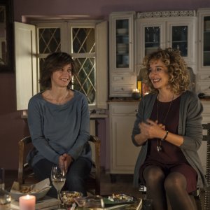 La vita possibile: Valeria Golino e Margherita Buy in una scena del film