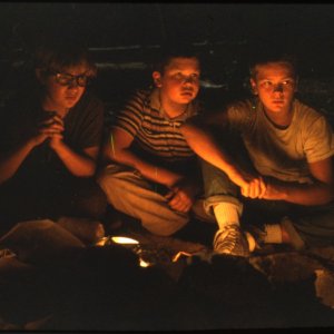 Stand by Me: River Phoenix, Jerry O'Connell e Corey Feldman in una scena