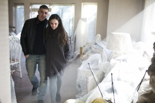 La ragazza del mondo: Sara Serraiocco e Michele Riondino in una scena del film