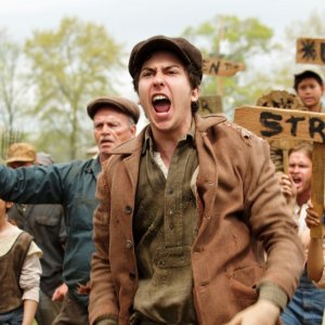 In Dubious Battle: Nat Wolff in una scena del film