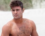 Rio 2016, Zac Efron si congratula con una ginnasta sua fan
