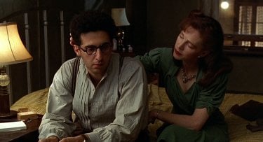 Barton Fink - È successo a Hollywood: John Turturro e Judy Davis in una scena del film