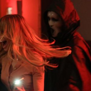 Scream: il killer in azione nell'episodio Chiamata da uno sconosciuto