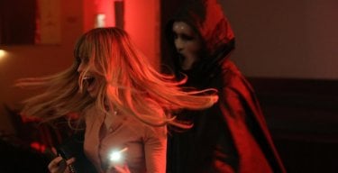 Scream: il killer in azione nell'episodio Chiamata da uno sconosciuto