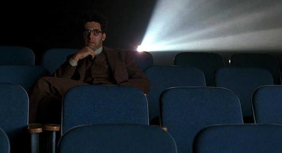 Barton Fink - John Turturro in una scena
