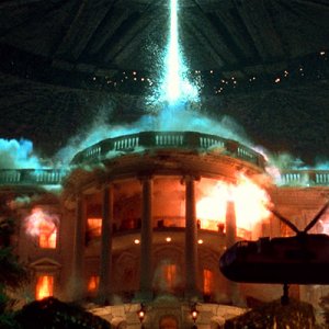 Independence Day: un'immagine della celebre distruzione della Casa Bianca