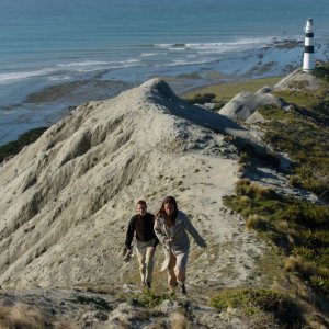 The Light Between Oceans: Michael Fassbender e Alicia Vikander in un momento del film