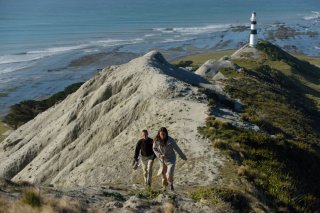 The Light Between Oceans: Michael Fassbender e Alicia Vikander in un momento del film