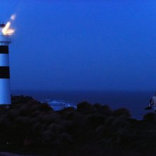 The Light Between Oceans: Michael Fassbender e Alicia Vikander in una suggestiva immagine del film