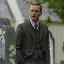The Light Between Oceans: Michael Fassbender in una scena del film