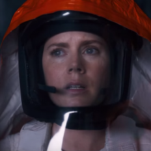 Arrival: un primo piano di Amy Adams