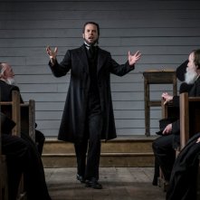 Brimstone: Guy Pearce in una scena del film