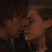 Never Ever: Mathieu Amalric e Julia Roy in un momento del film