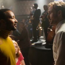 La La Land: John Legend, Ryan Gosling ed Emma Stone in un momento del film