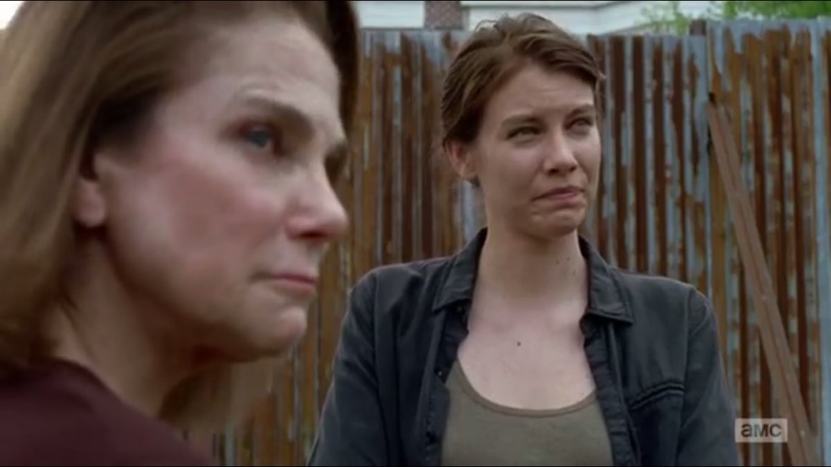 The Walking Dead Deanna conforta Maggie in una scena inedita