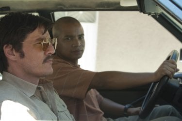 Narcos: l'attore Pedro Pascal in una foto della stagione 2