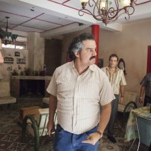 Narcos: Wagner Moura è Escobar in una foto della stagione 2
