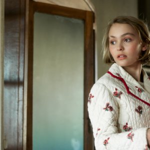 Planetarium: Lily-Rose Depp in un momento del film