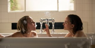 Planetarium: Natalie Portman e Lily-Rose Depp in una scena del film