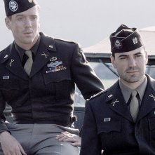 Band of Brothers:  Damian Lewis e Ron Livingston in una scena della serie