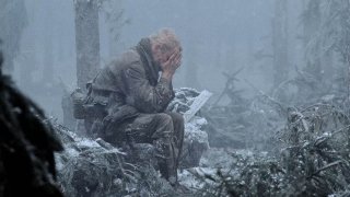 Band of Brothers: Neal McDonough in una scena drammatica della serie