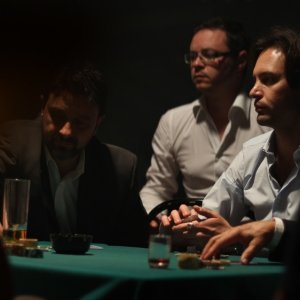 Il vincente: Luca Magri sul tavolo da gioco in una scena del film