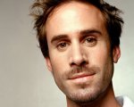 Joseph Fiennes protagonista della serie Hulu The Handmaid's Tale