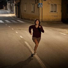 The Fury of a Patient Man: Ruth Díaz corre in una scena del film