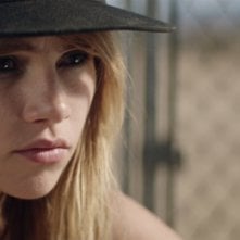 The Bad Batch: Suki Waterhouse in una scena del film 