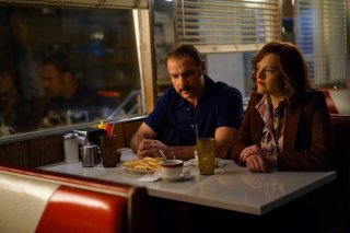 The Bleeder: Liev Schreiber ed Elisabeth Moss in un momento del film