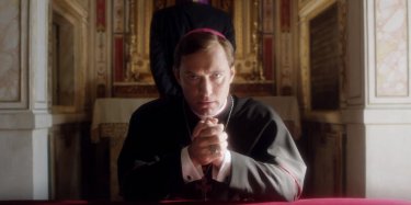 The Young Pope: Jude Law in un momento della serie tv