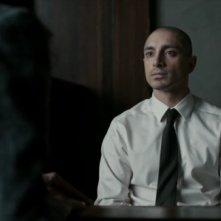 The Night Of: Riz Ahmed in una scena del finale di stagione