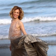 Venezia 2016: la madrina Sonia Bergamasco in uno scatto mentre posa al photocall