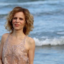 Venezia 2016: la madrina Sonia Bergamasco in riva al mare