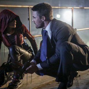 Arrow: Oliver e Speedy in un'immagine della quinta stagione