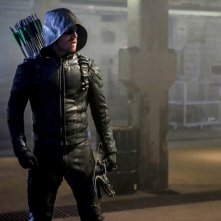 Arrow: Green Arrow in una scena della quinta stagione