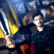 Dirk Gently: Elijah Wood e Samuel Barnett in un'immagine promozionale della serie