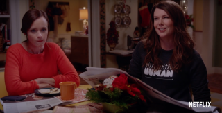 Una mamma per amica: di nuovo insieme, una scena della serie con Alexis Bledel e Lauren Graham