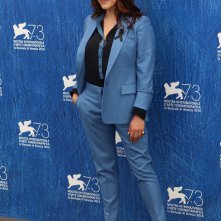 Venezia 2016: Valentina Lodovini posa al photocall delle giurie