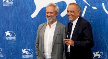 Venezia 2016: Sam Mendes e Alberto Barbera al photocall delle giurie